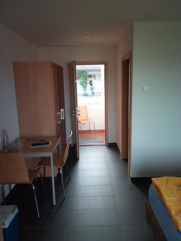 Bed And Breakfast Villa Hallau Exterior foto